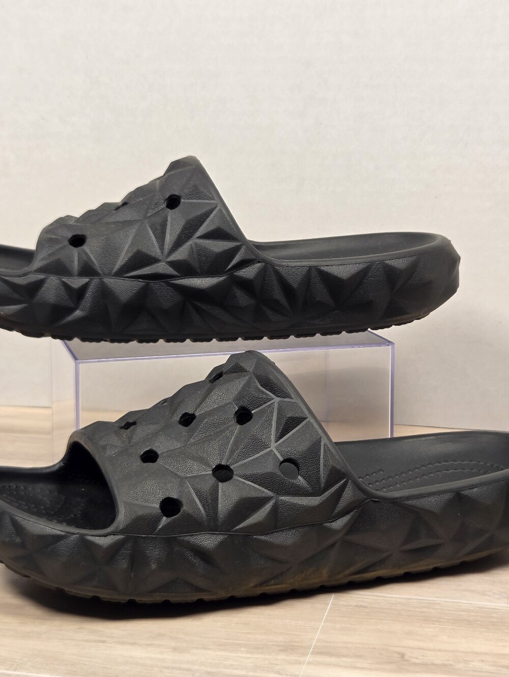 black Crocs Classic Geometric Slide 2.0 sandals